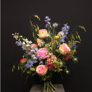 Ramo de flores con flor de temporada M