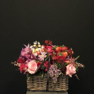 Cesta Mom plus con fresas y bonbones