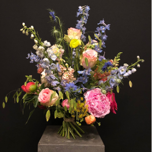 Ramo de flores con flor de temporada L