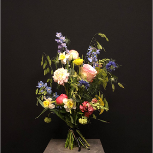 Ramo de flores con flor de temporada S